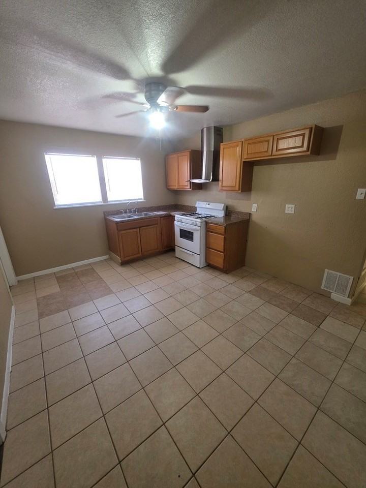 711 Ruby Dr - Photo 6 of 24