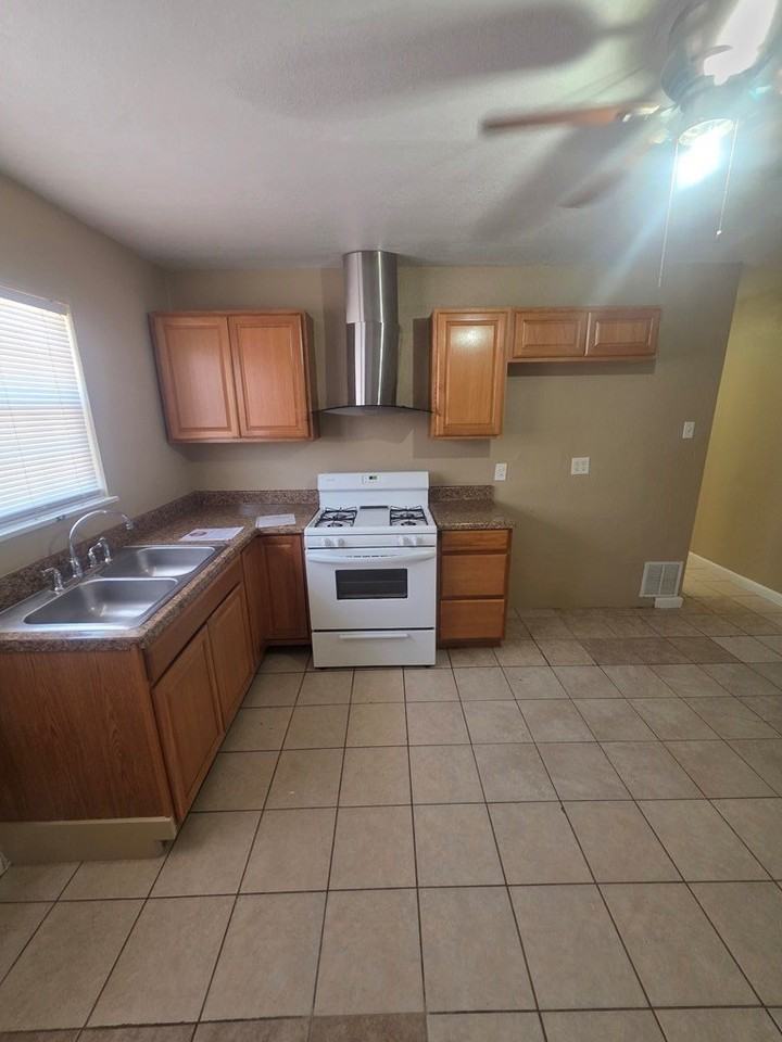 711 Ruby Dr - Photo 7 of 24