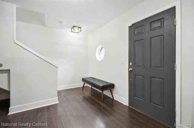 20304 Boardwalk Blvd - Photo 4 of 22