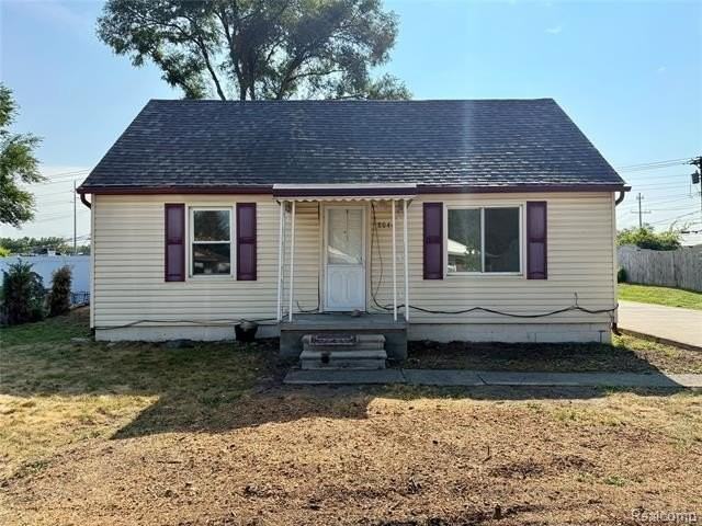 8044 Fremont St - Photo 2 of 15