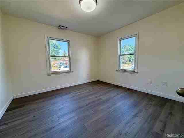 8044 Fremont St - Photo 6 of 15