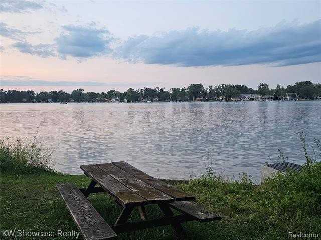 8621 Oakside Ave - Photo 3 of 31
