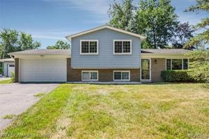 featured image of 8621 Oakside Ave
