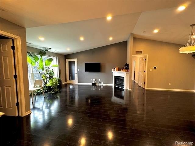 24208 Chesapeake Cir - Photo 5 of 21