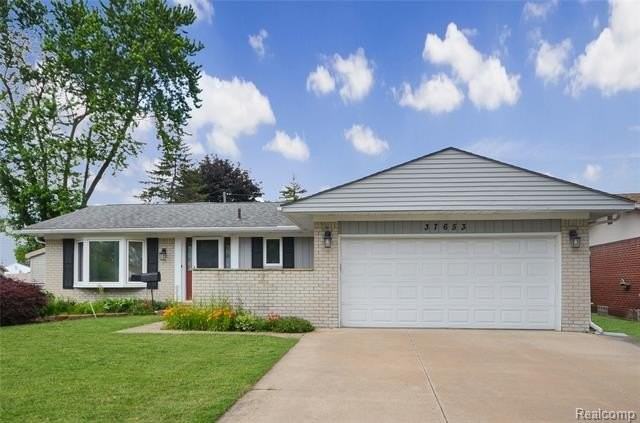 37653 Longacre Dr - Photo 2 of 36