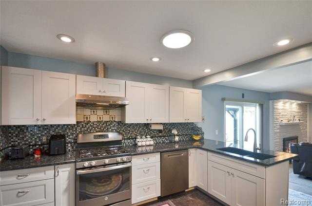 37653 Longacre Dr - Photo 7 of 36