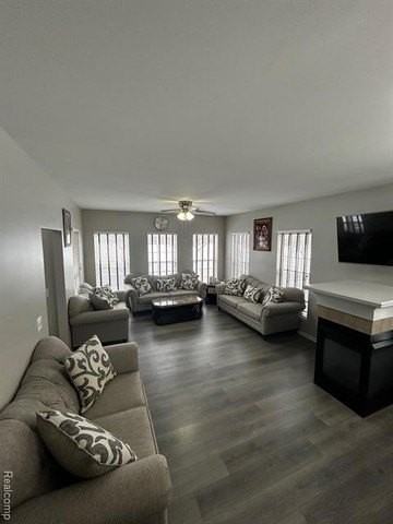 42808 Park Cresent Dr - Photo 3 of 27
