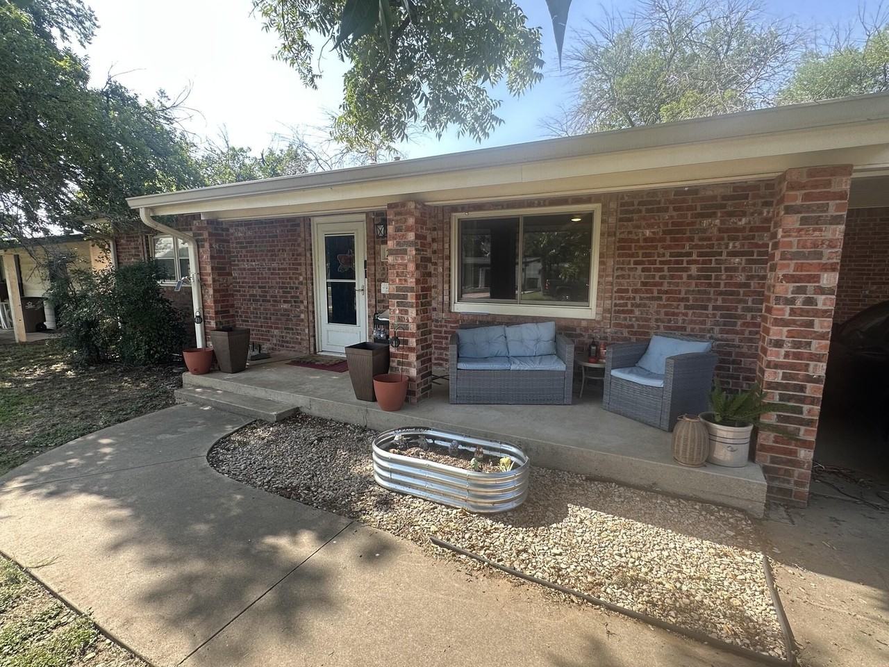 2513 Yale Ave - Photo 2 of 16