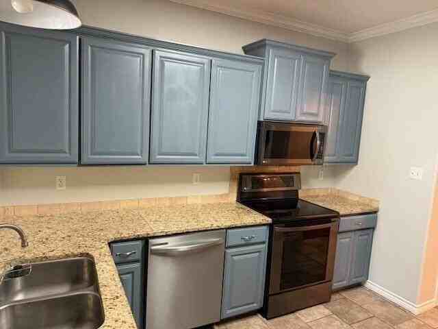 4036 Huntington Ln - Photo 4 of 18