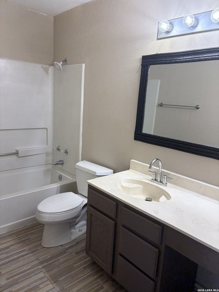 13210 Larkplace Dr - Photo 5 of 11