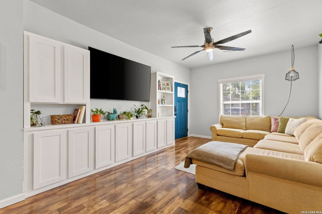 903 Potomac - Photo 5 of 17