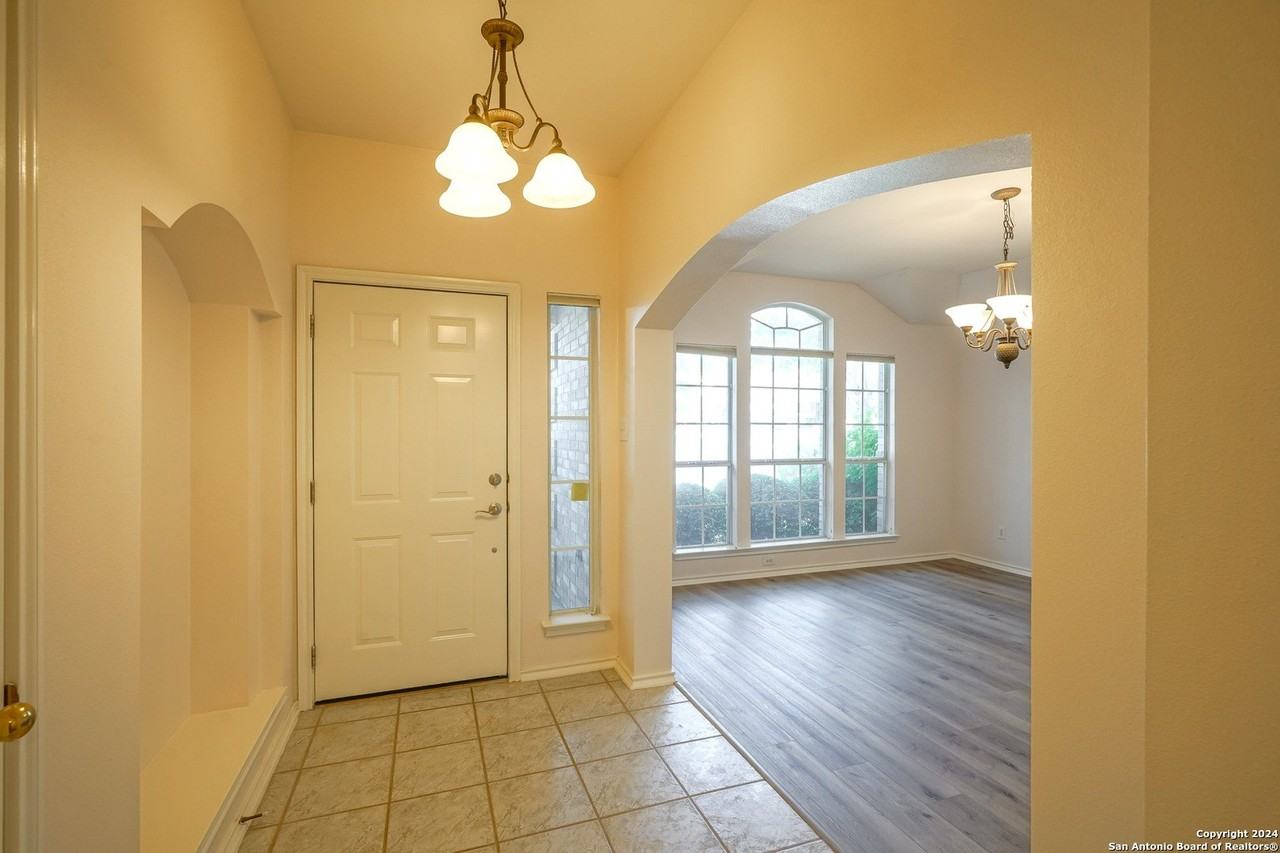 1172 Berry Creek Dr - Photo 5 of 38