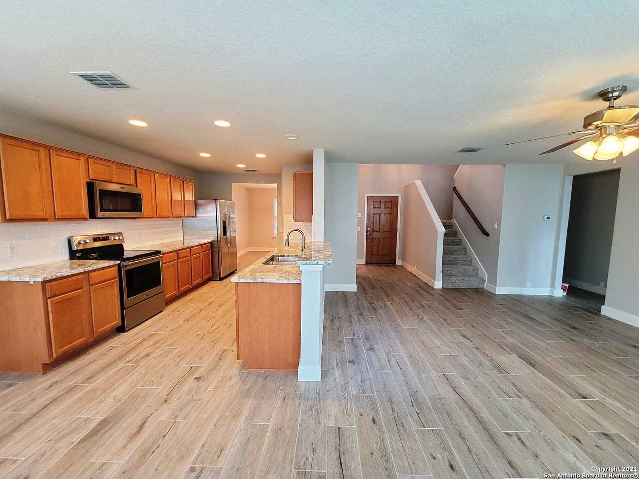 661 Silo St - Photo 2 of 26