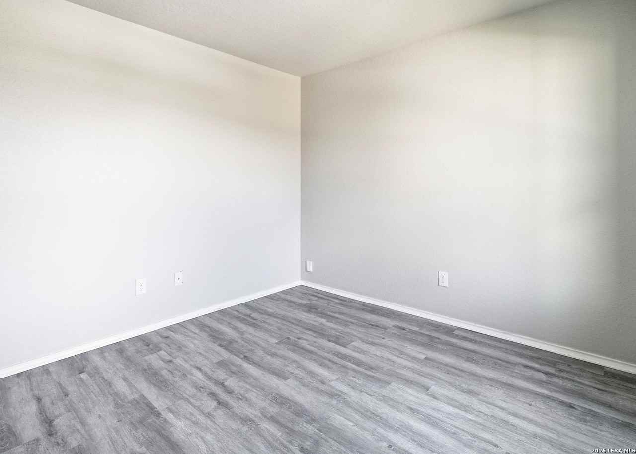 7526 Crestway Rdg - Photo 3 of 12