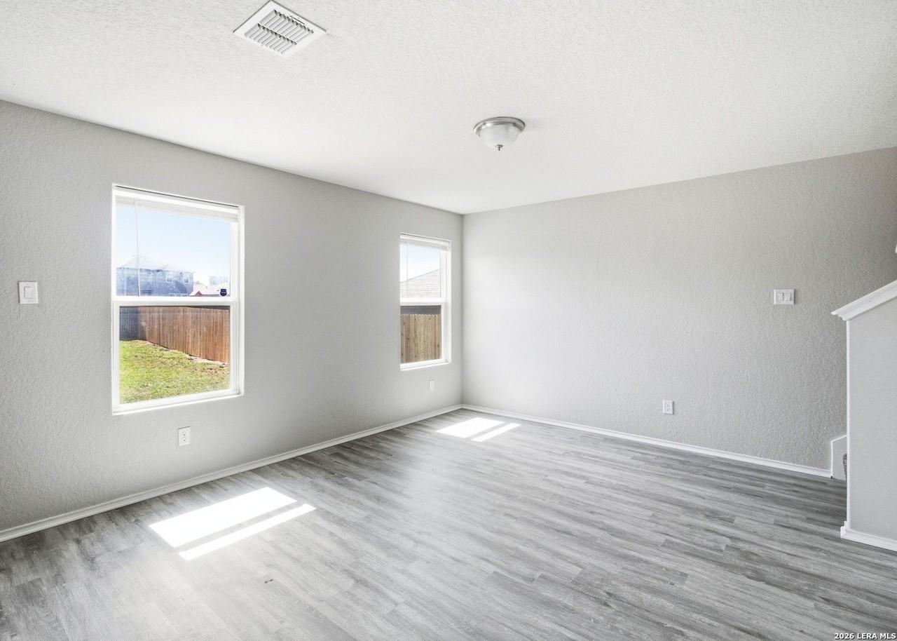 7526 Crestway Rdg - Photo 6 of 12