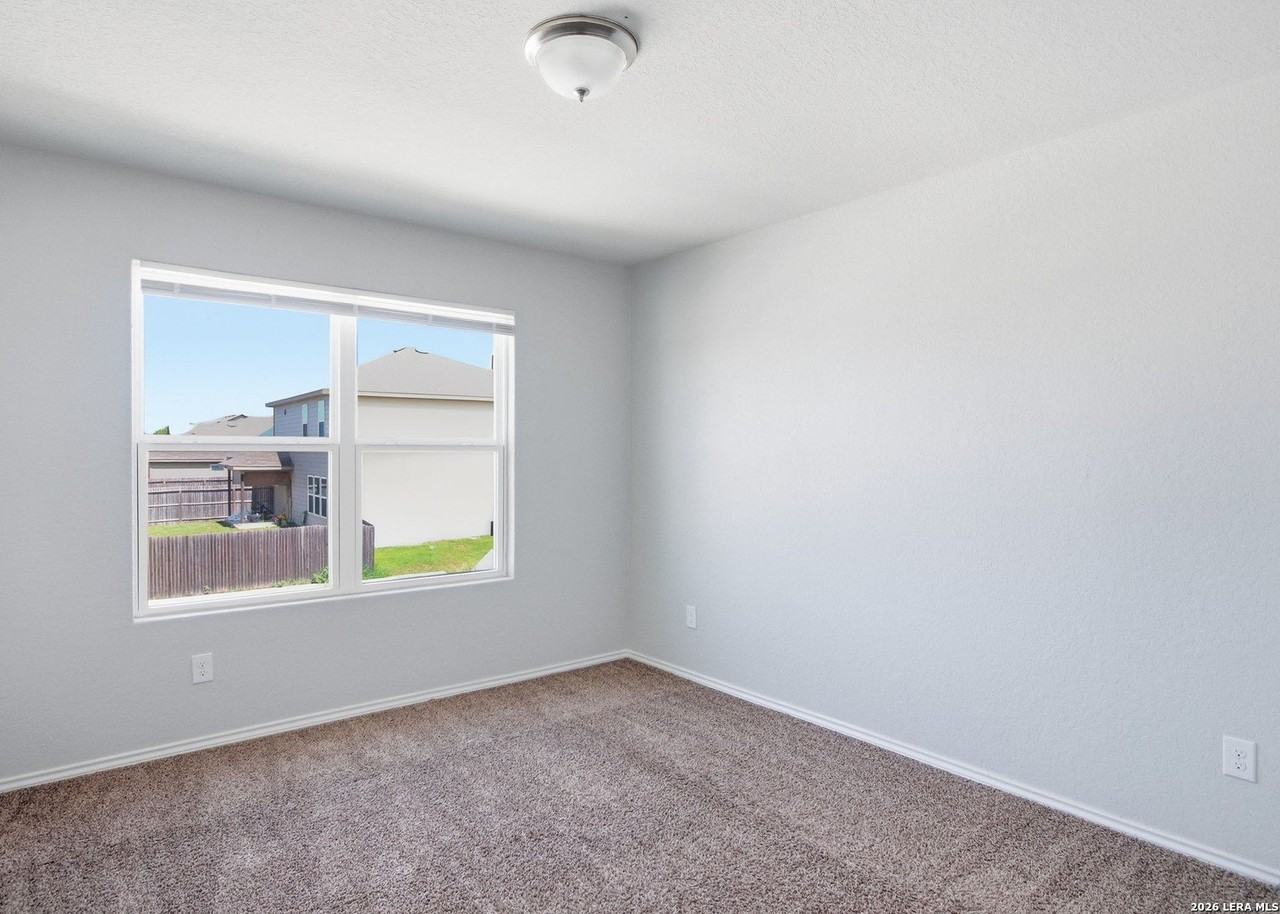 7526 Crestway Rdg - Photo 7 of 12