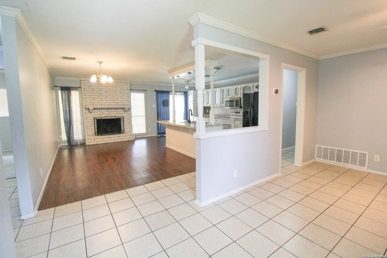 10535 Breeds Hill Dr - Photo 3 of 35
