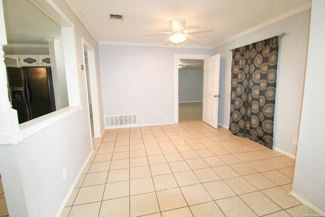 10535 Breeds Hill Dr - Photo 4 of 35