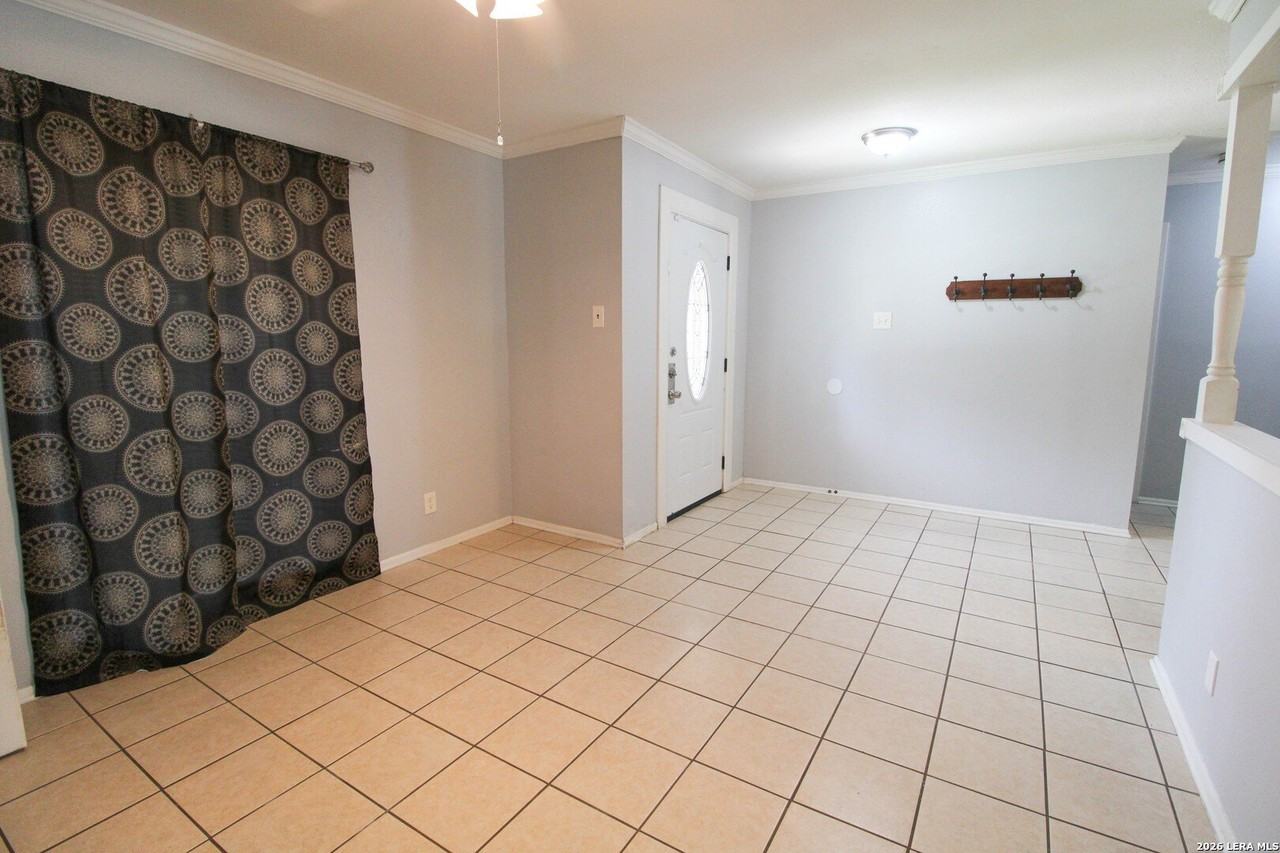 10535 Breeds Hill Dr - Photo 5 of 35