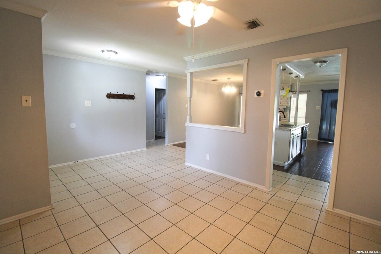 10535 Breeds Hill Dr - Photo 6 of 35