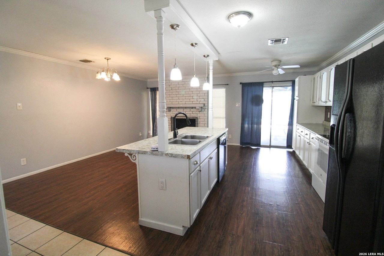 10535 Breeds Hill Dr - Photo 7 of 35