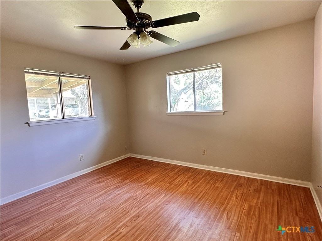 1009 Hazelton St - Photo 5 of 19