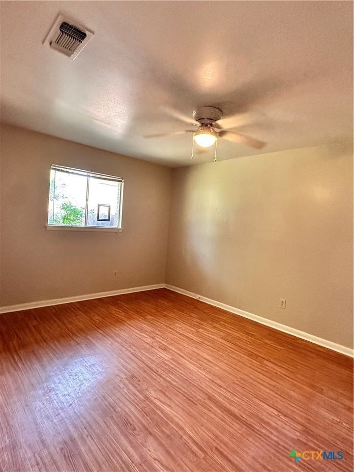 1009 Hazelton St - Photo 7 of 19