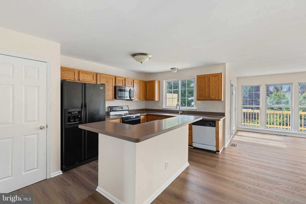 22 Crenshaw Ct - Photo 2 of 30