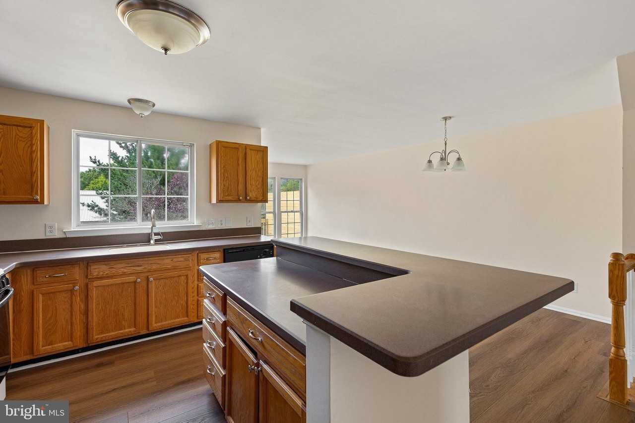 22 Crenshaw Ct - Photo 3 of 30