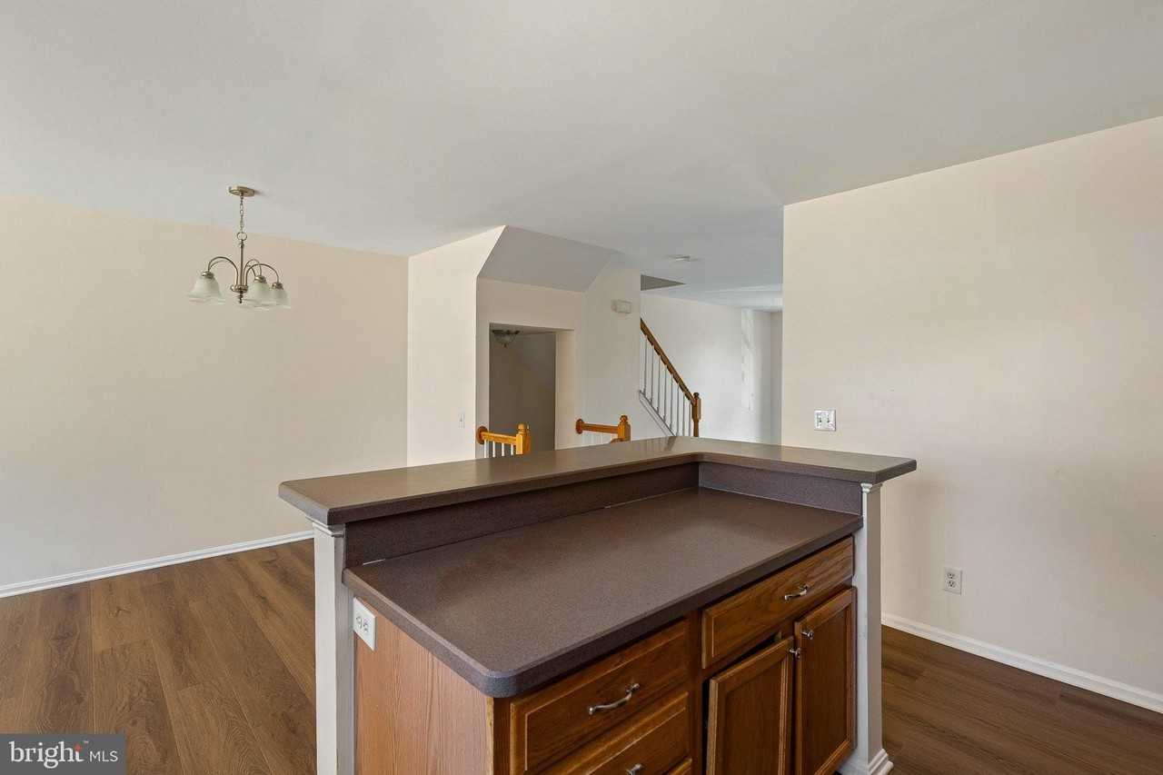 22 Crenshaw Ct - Photo 4 of 30