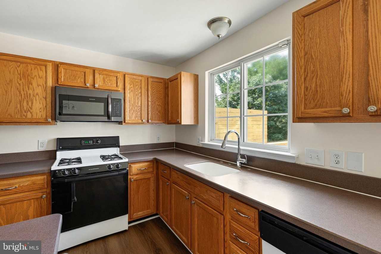 22 Crenshaw Ct - Photo 5 of 30