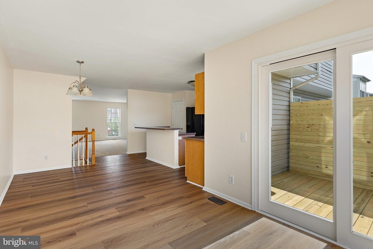 22 Crenshaw Ct - Photo 7 of 30