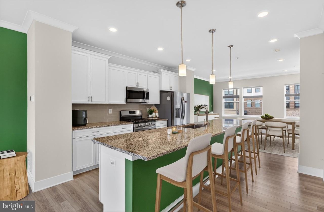 7706 Red Moon Way - Photo 3 of 39