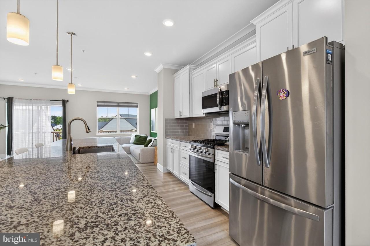 7706 Red Moon Way - Photo 4 of 39