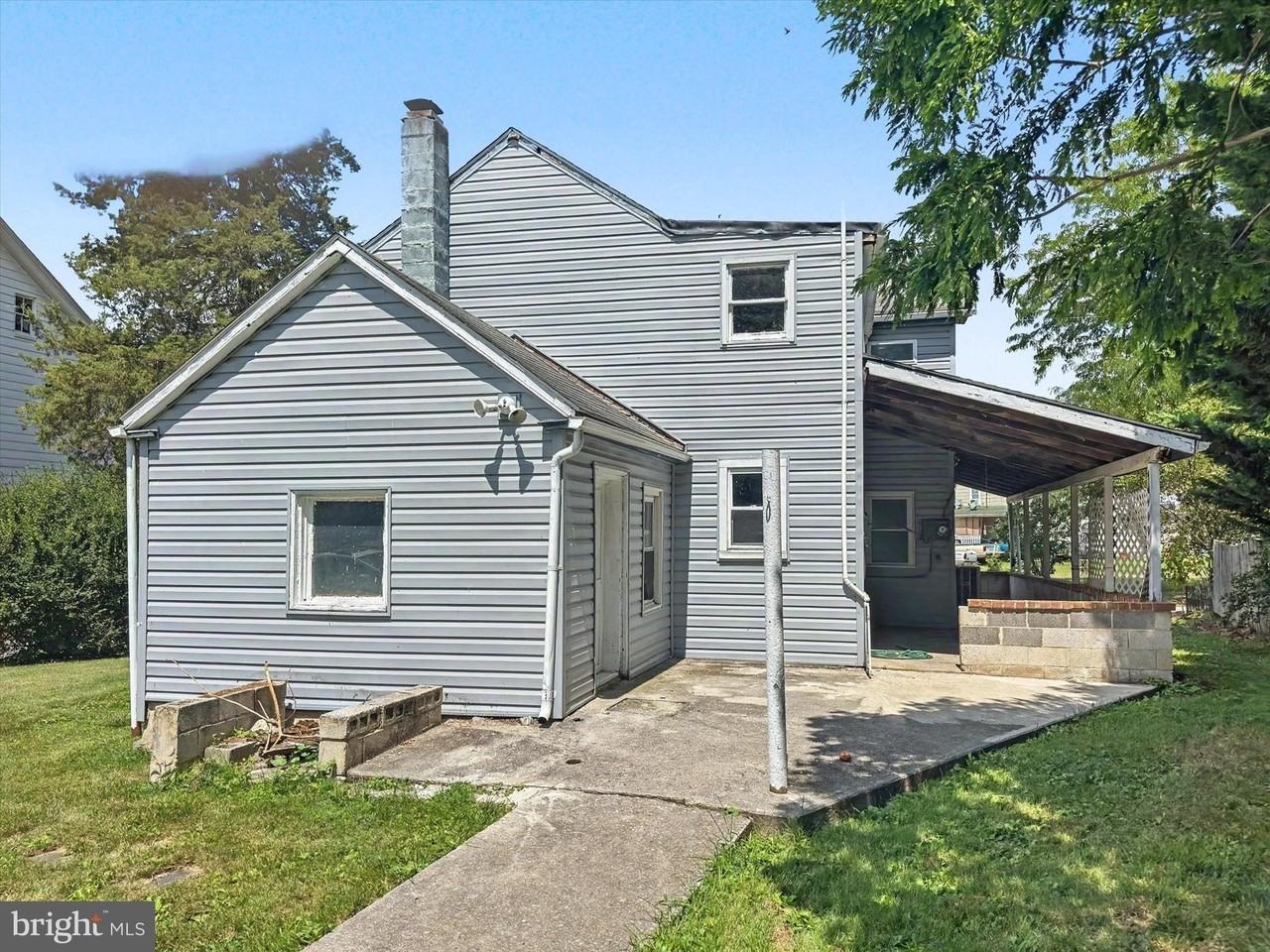 5949 Conover Rd - Photo 2 of 10