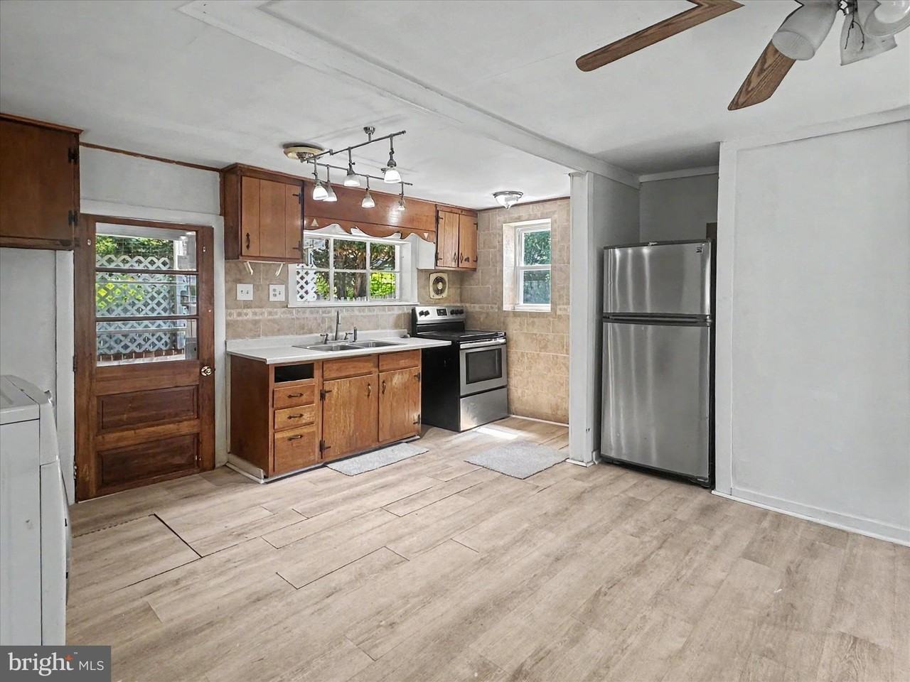 5949 Conover Rd - Photo 3 of 10