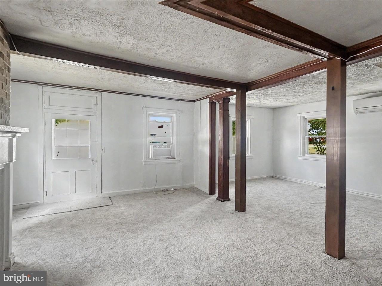 5949 Conover Rd - Photo 4 of 10
