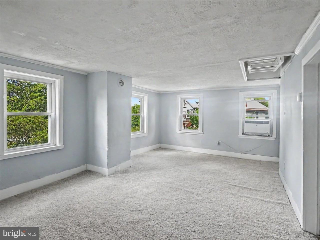 5949 Conover Rd - Photo 7 of 10