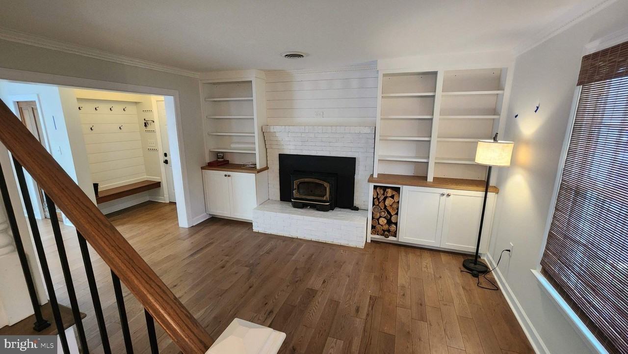 3702 Blueberry Dr - Photo 4 of 35