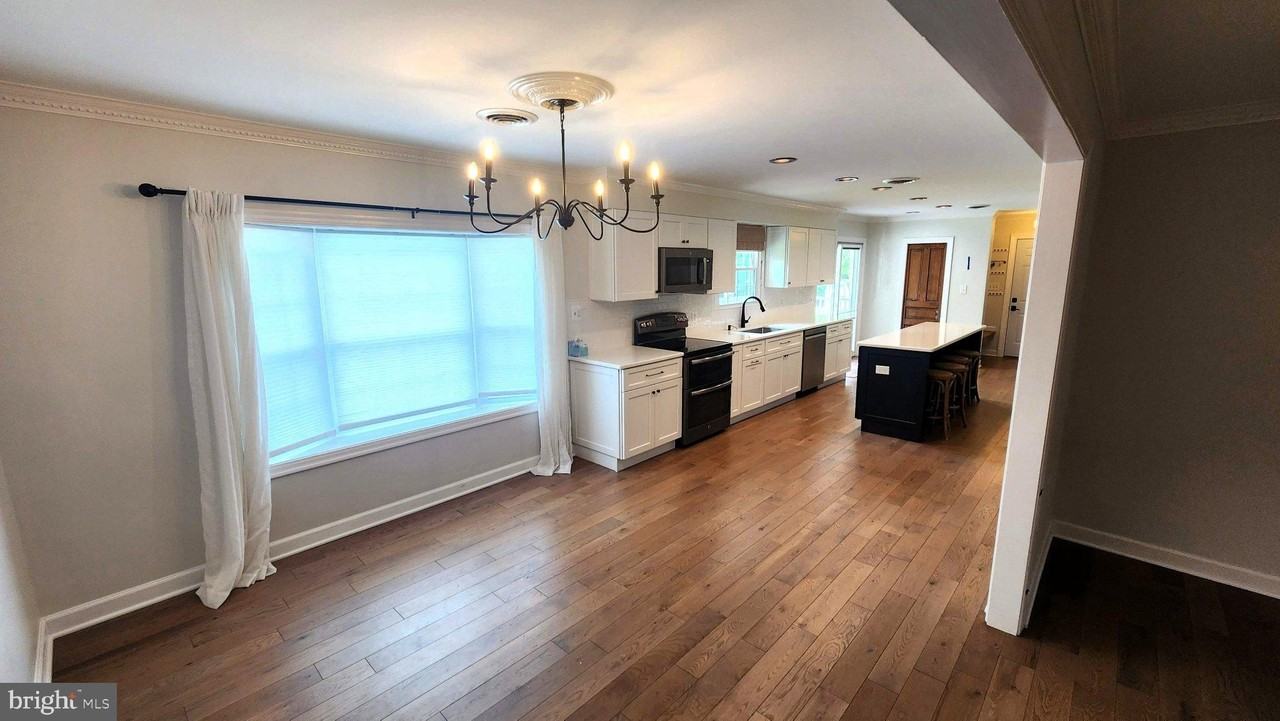 3702 Blueberry Dr - Photo 7 of 35