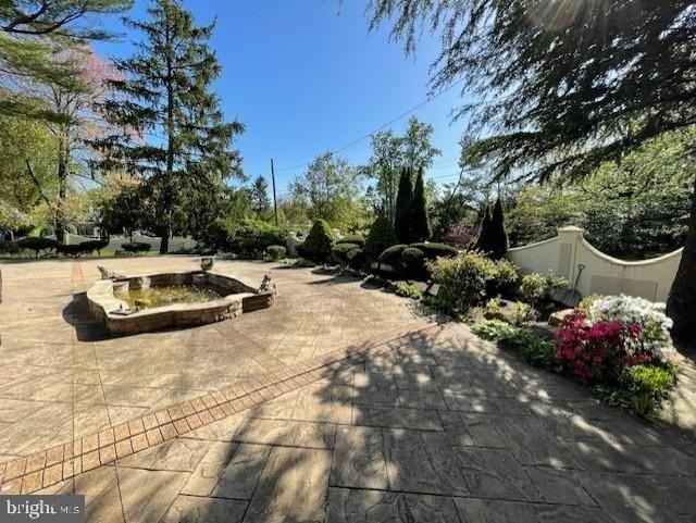 5301 Goldsboro Rd - Photo 7 of 50