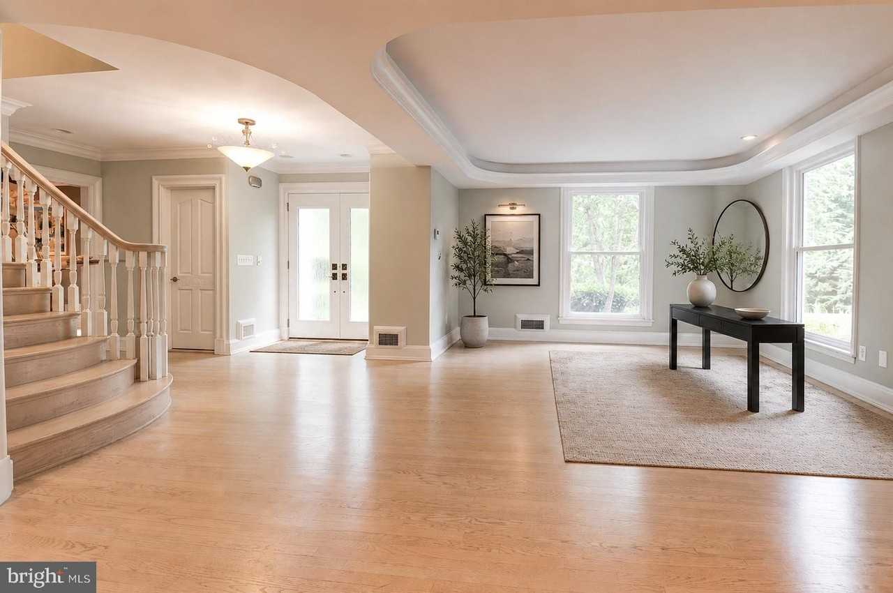 11501 Skipwith Ln - Photo 4 of 50
