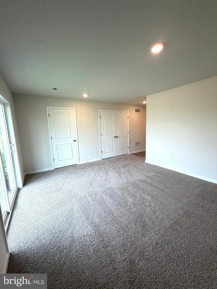 Essex Dr - Photo 4 of 16