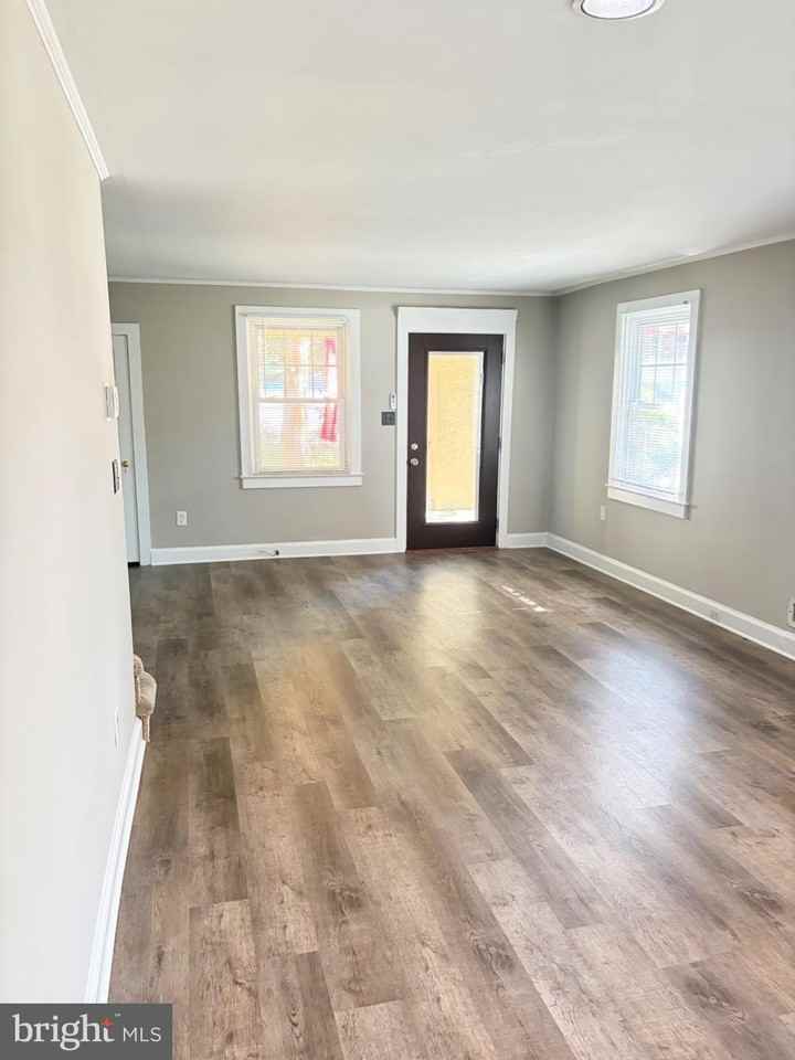 221 Rockingham Rd - Photo 4 of 13