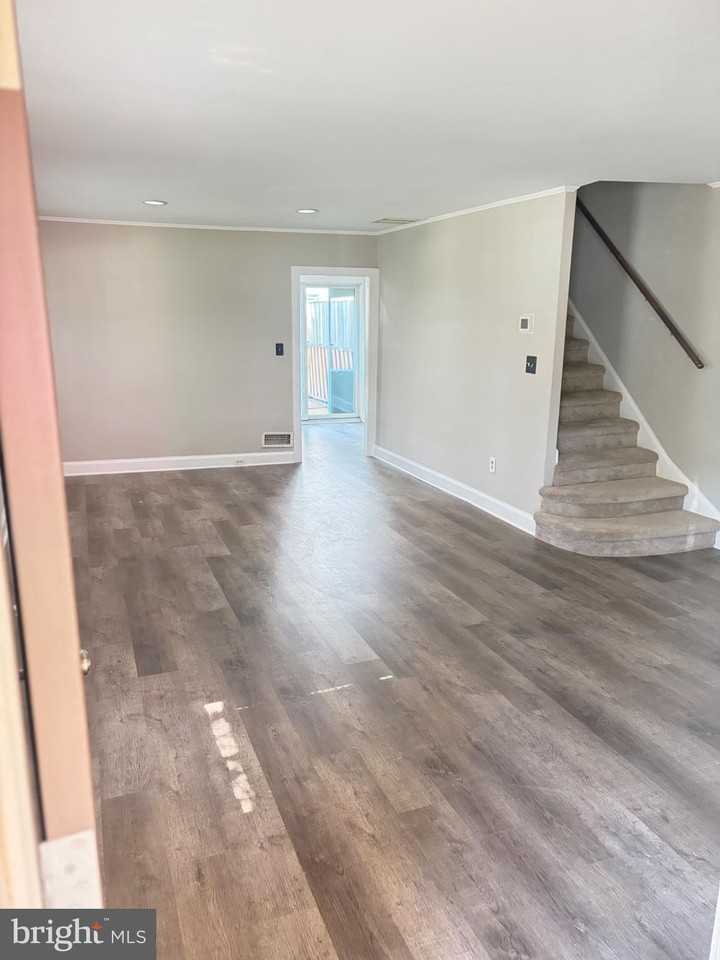 221 Rockingham Rd - Photo 5 of 13