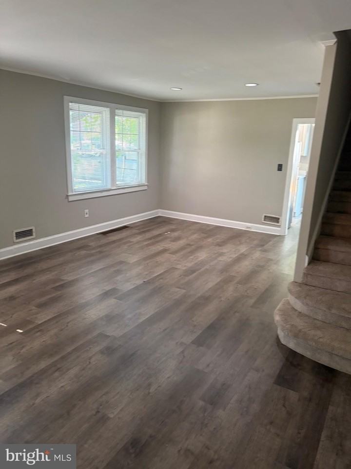 221 Rockingham Rd - Photo 6 of 13
