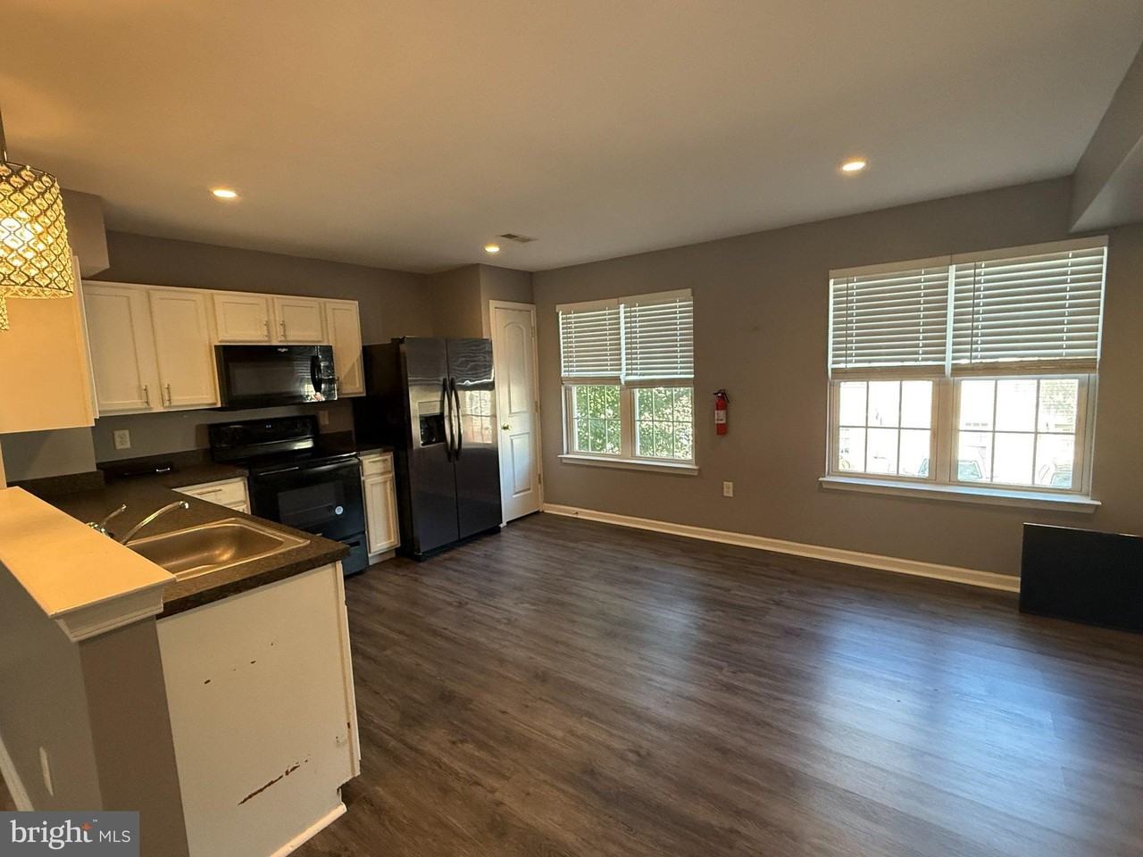 135 S Charlotte St - Photo 5 of 25