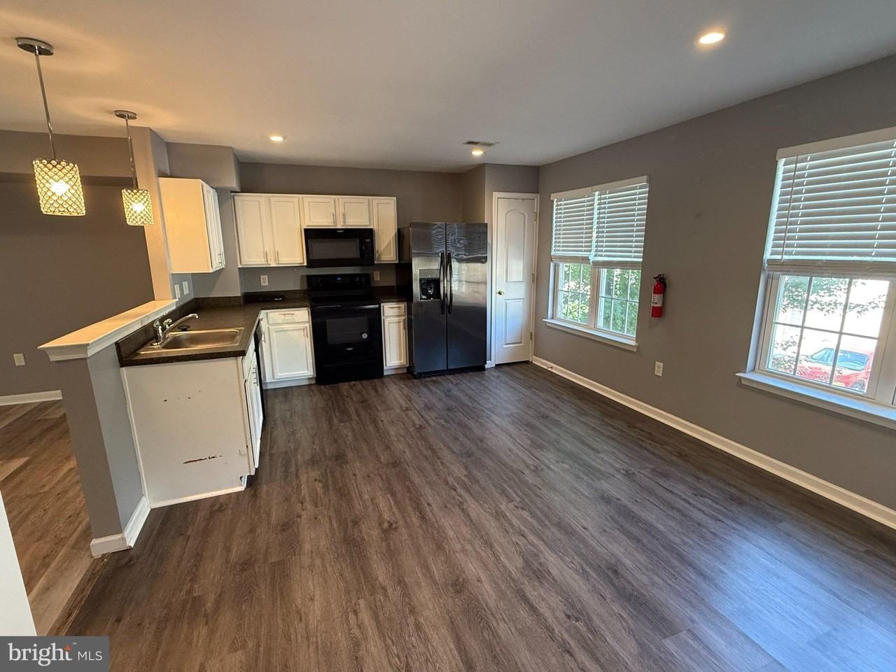 135 S Charlotte St - Photo 6 of 25