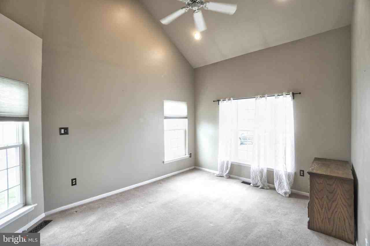 2041 Greenes Way Cir - Photo 7 of 33