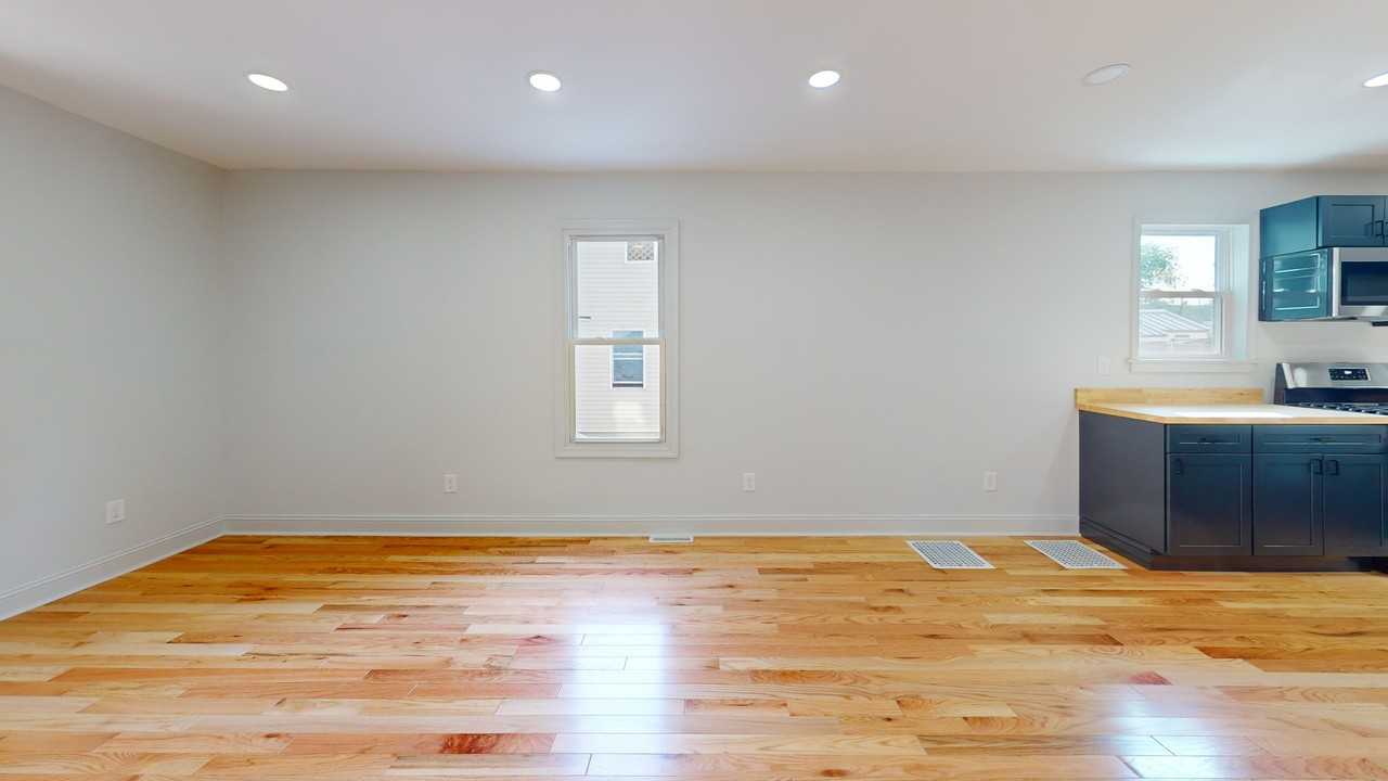 914 W 3rd St #1 - Photo 3 of 11